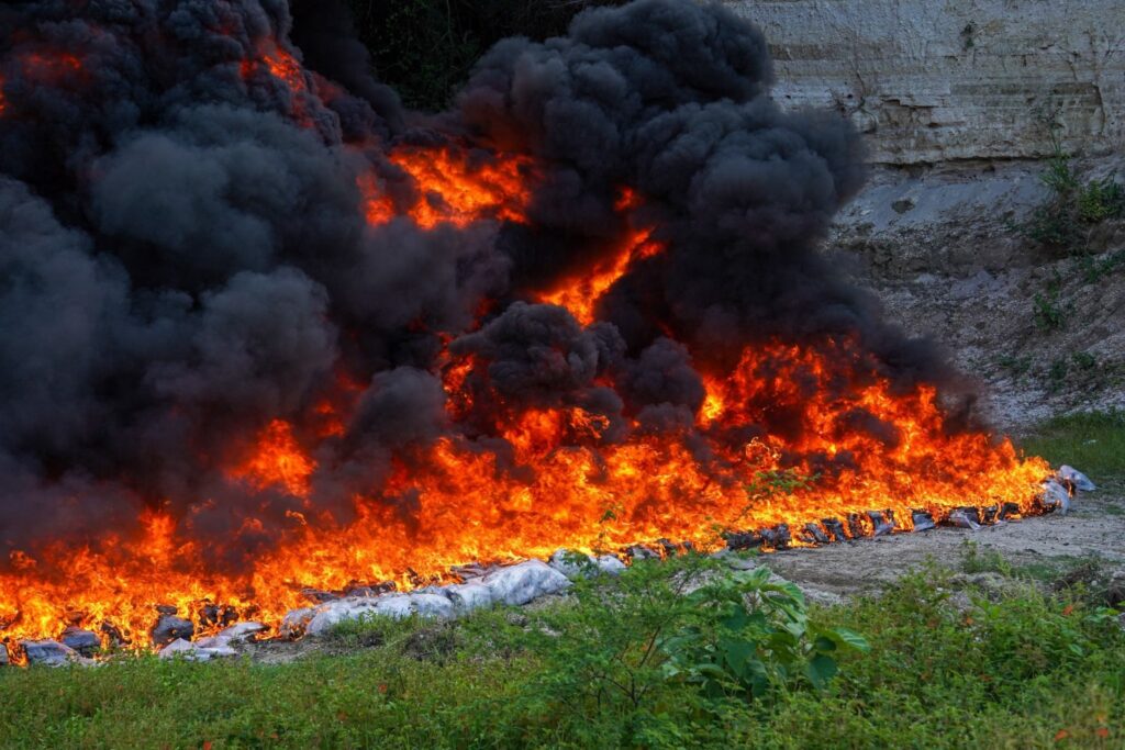 DESTRUYEN 6,299 KILOGRAMOS DE COCAÍNA QUE FUERON INCAUTADASO EN ALTA MAR