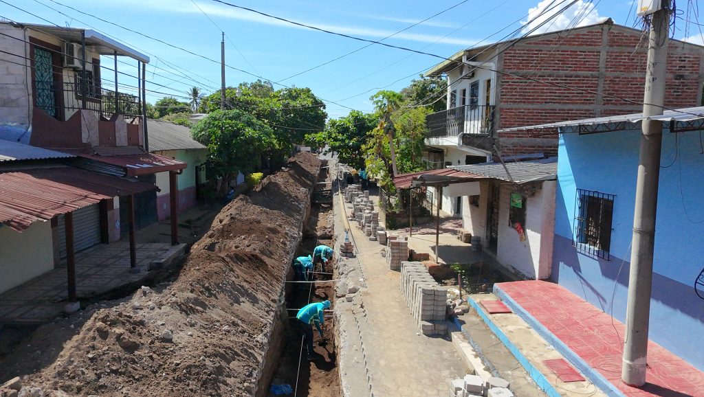 ENTREGAN NUEVO SISTEMA DE ALCANTARILLADO Y CALLES RENOVADAS EN SANTA ELENA, USULUTÁN
