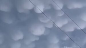 UN ESPECTÁCULO DE NUBES MAMMATUS CAPTADOS POR CIUDADANOS EN EL SALVADOR