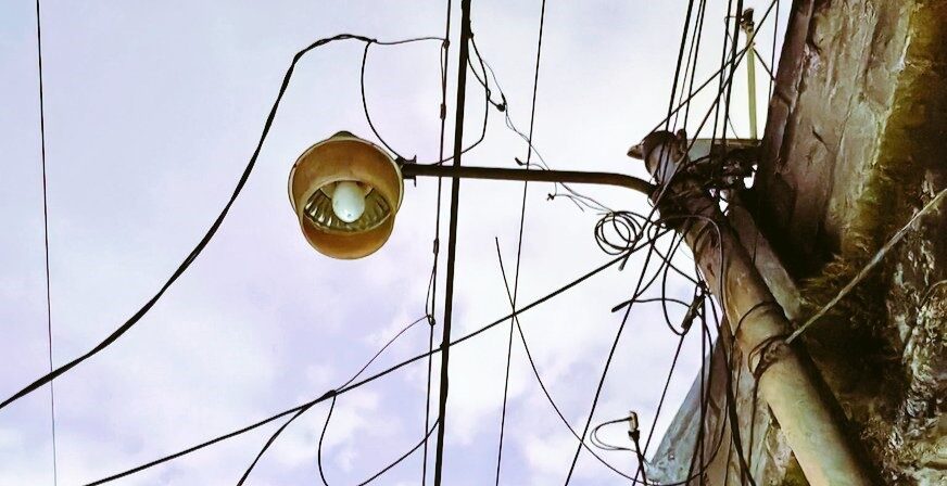 ESCENARIO QUE PREOCUPA A LOS VECINOS DE VILLA DE JESÚS EN SOYAPANGO: REPORTAN DAÑOS EN LUMINARIAS