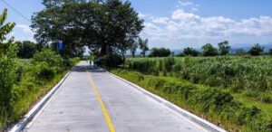 DOM ENTREGA 1.6 KILÓMETROS DE CALLE MEJORADA EN LA PAZ OESTE