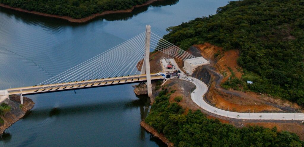 PRESIDENTE BUKELE POTENCIA EL ORIENTE DEL PAÍS CON DOS OBRAS DE INFRAESTRUCTURA SOCIAL