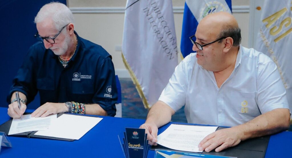 FIRMAN CONVENIO PARA BRINDAR OPORTUNIDADES A JÓVENES EN EMPRESAS INDUSTRIALES