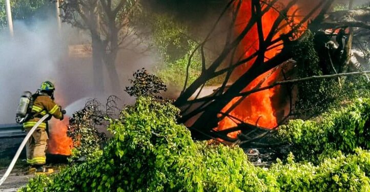 MOTORISTA DE RASTRA MUERE QUEMADO EN ACCIDENTE REGISTRADO EN CUSCATLÁN