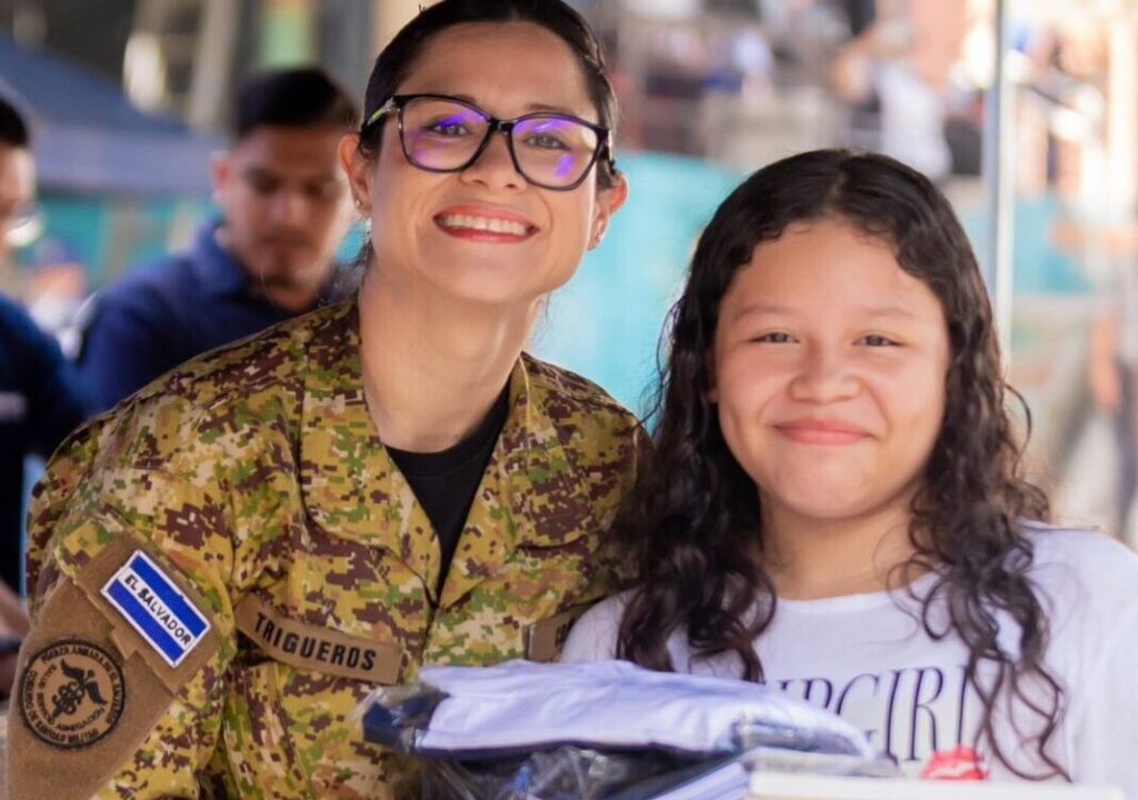 MINISTRA DE EDUCACIÓN VISITA A NIÑOS DE LA COMUNIDAD TUTUNICHAPA