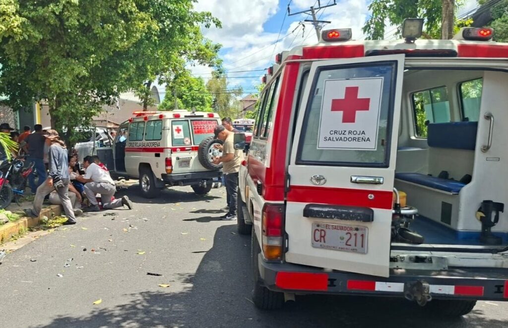 VARIOS LESIONADOS EN ACCIDENTE DE TRÁNSITO EN SAN MIGUELITO, SAN SALVADOR