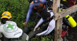 PESCADOR QUE SE AHOGÓ EN EL LAGO DE COATEPEQUE ES LOCALIZADO POR GUARDAVIDAS