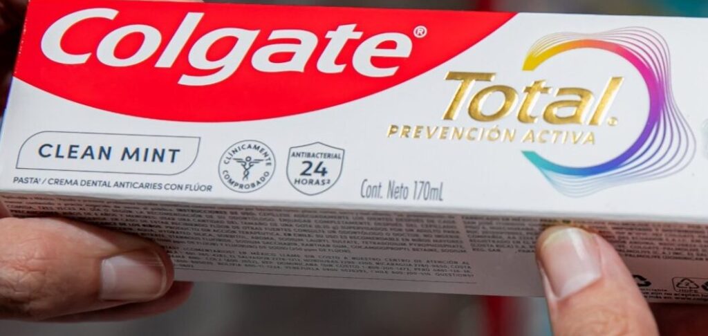 SACAN DEL MERCADO SALVADOREÑO CREMA DENTAL COLGATE TOTAL CLEAN MINT