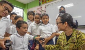 MINISTRA DE EDUCACIÓN VERIFICÓ EL CUMPLIMIENTO DE MEDIDAS DISCIPLINARIAS EN CENTROS ESCOLARES