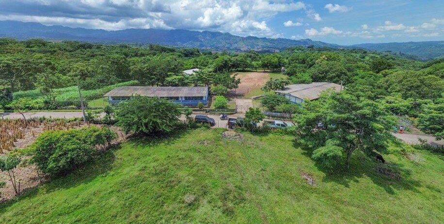 DOM INICIA RECONSTRUCCIÓN DE ESCUELA LOS TOLES, UNA PROMESA DEL PRESIDENTE BUKELE