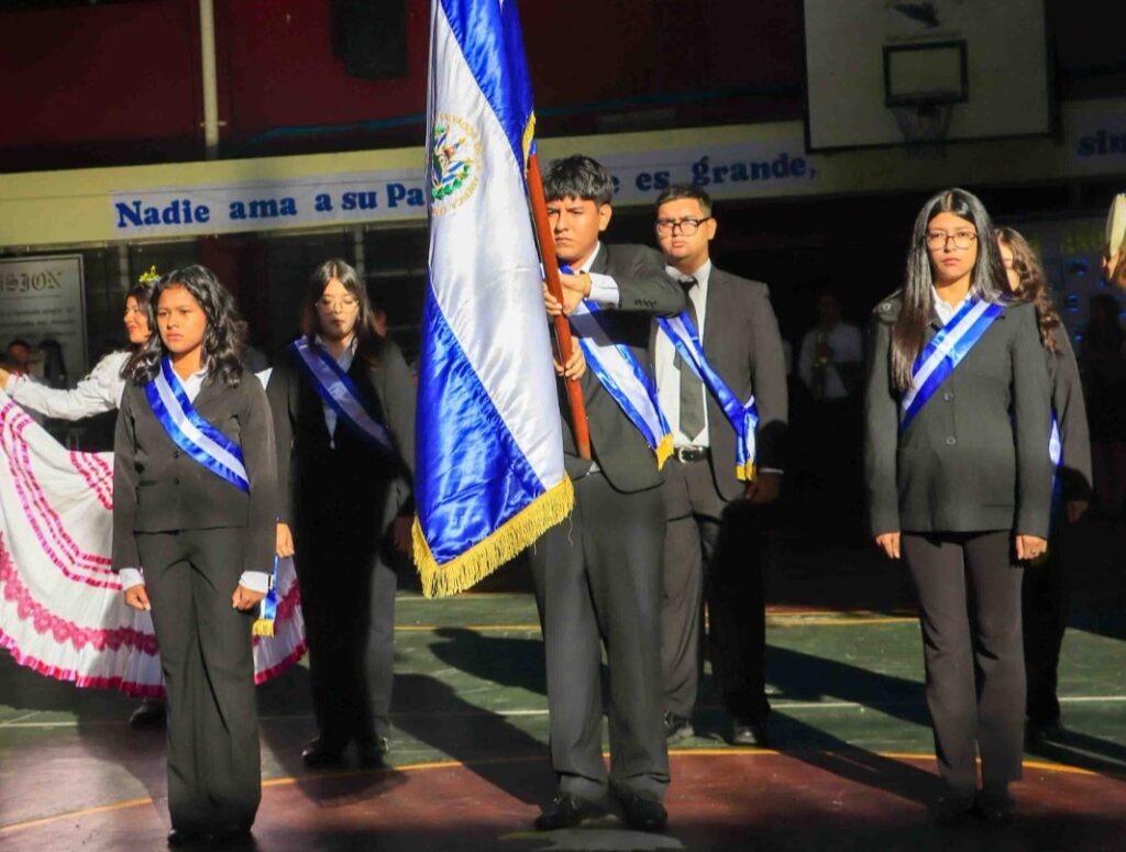 CENTROS ESCOLARES INICIAN MES CÍVICO IMPLEMENTANDO MEDIDAS ANUNCIADAS POR EL MINISTERIO DE EDUCACIÓN