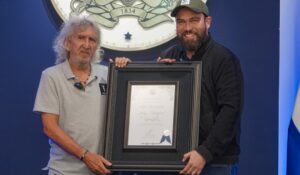 “EL MÁGICO” GONZÁLEZ RECONOCIDO COMO HIJO MERITÍSIMO DE SAN SALVADOR