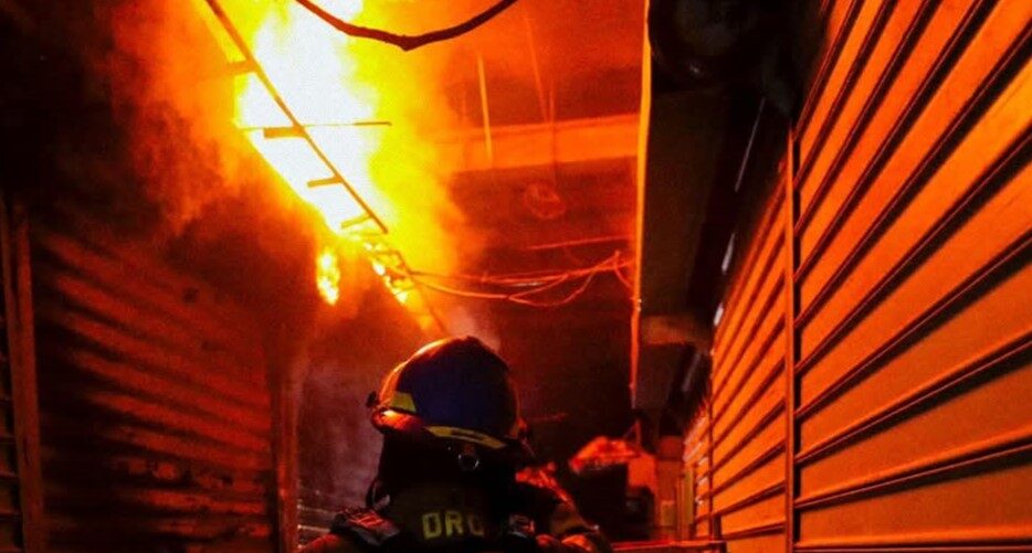 DAÑOS MATERIALES TRAS INCENDIO EN EL MERCADO MUNICIPAL DE APOPA