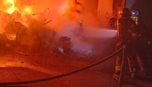 CABEZAL ARDIÓ EN LLAMAS EN CARRETERA LOS CHORROS