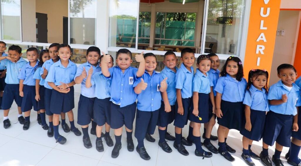 LA LIBERTAD NUEVO CENTRO ESCOLAR COMO PARTE DEL PROGRAMA DOS ESCUELAS POR DÍA