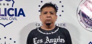 HOMBRE LESIONA A SU ESPOSA CON UN CUCHILLO Y ES CAPTURADO POR LA PNC