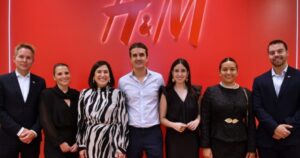 EMBAJADORA GODÍNEZ DESTACA APERTURA DE TIENDA SUECA “H&M Y H&M HOME” EN MULTIPLAZA