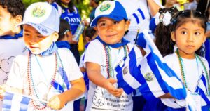 PRIMERA INFANCIA VIVE CON FERVOR CÍVICO EN DESFILES POR EL MES DE LA INDEPENDENCIA