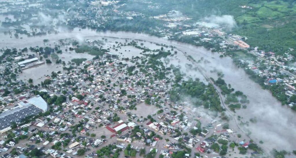 POZA RICA BAJO EL AGUA TRAS DESBORDAMIENTO DEL RÍO CAZONES