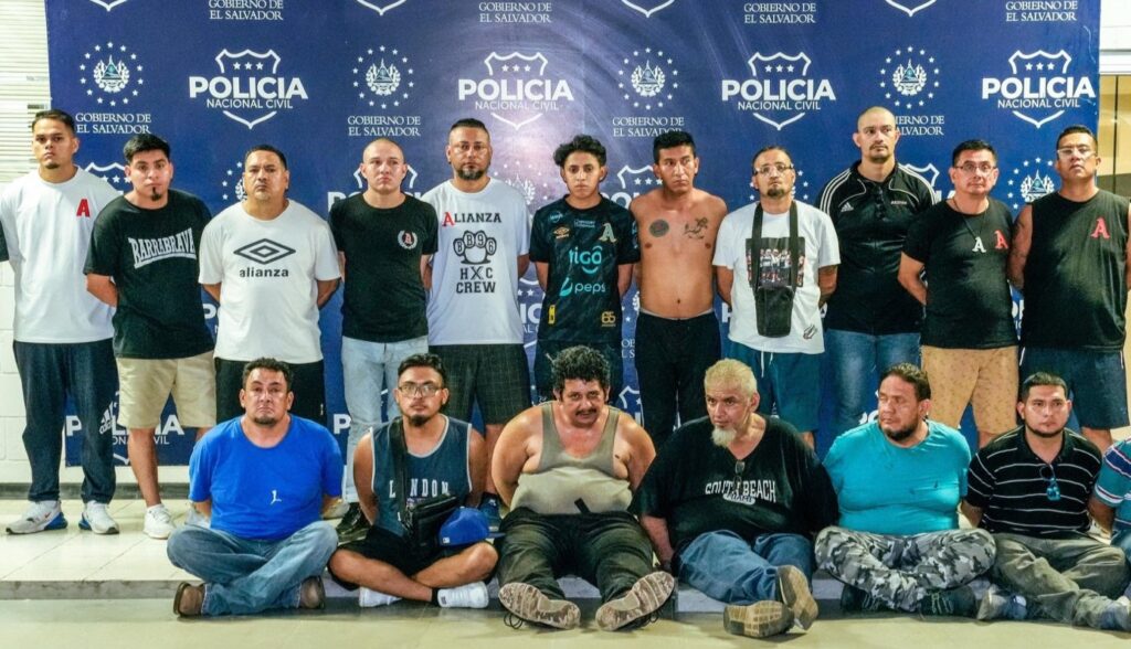 VARIAS CAPTURAS DEJA ATAQUE EN BUS DE AFICIONADOS DEL FAS