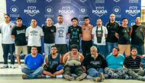 VARIAS CAPTURAS DEJA ATAQUE EN BUS DE AFICIONADOS DEL FAS