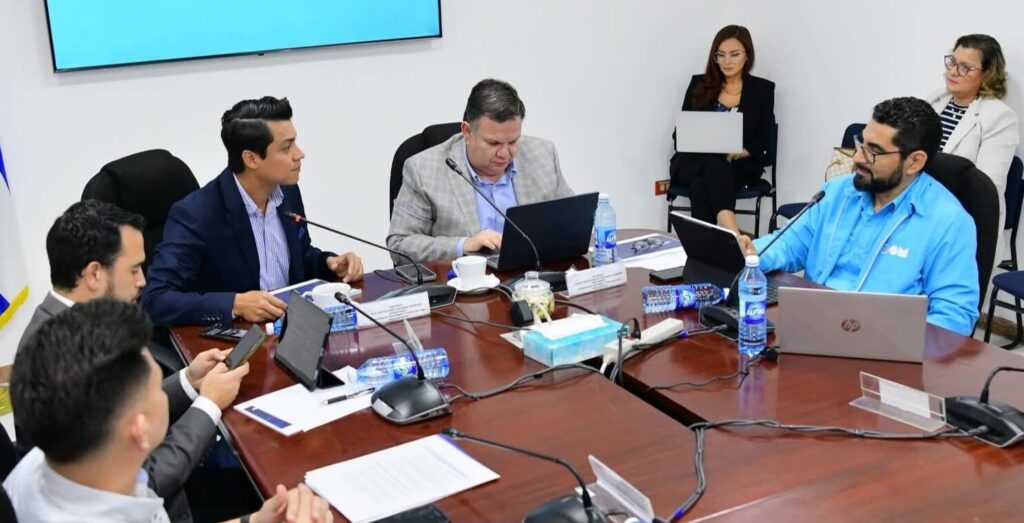 DOM PRESENTA APORTES EN ESTUDIO DEL PRESUPUESTO GENERAL