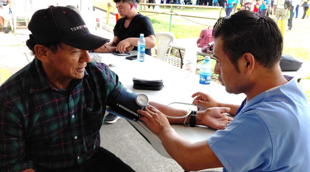 ATENCIÓN EN SALUD Y ACTIVIDADES CÍVICO-CULTURALES EN FERIA INTEGRA DE SOYAPANGO