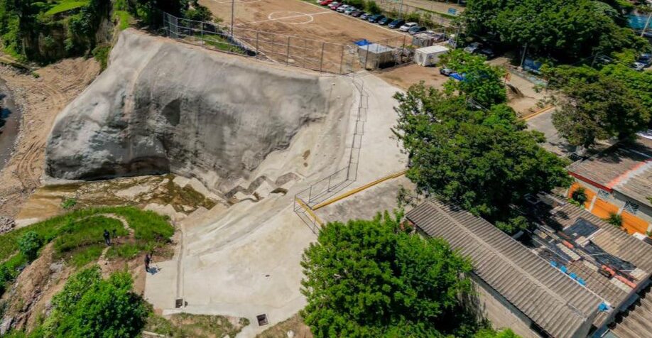 ENTREGAN OBRAS DE PROTECCIÓN TRAS ELIMINACIÓN DE CÁRCAVA EN REPARTO LOS SANTOS 1, SOYAPANGO