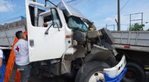 MÚLTIPLE ACCIDENTE DE TRÁNSITO DEJA AL MENOS CINCO LESIONADOS EN CARRETERA A COMALAPA