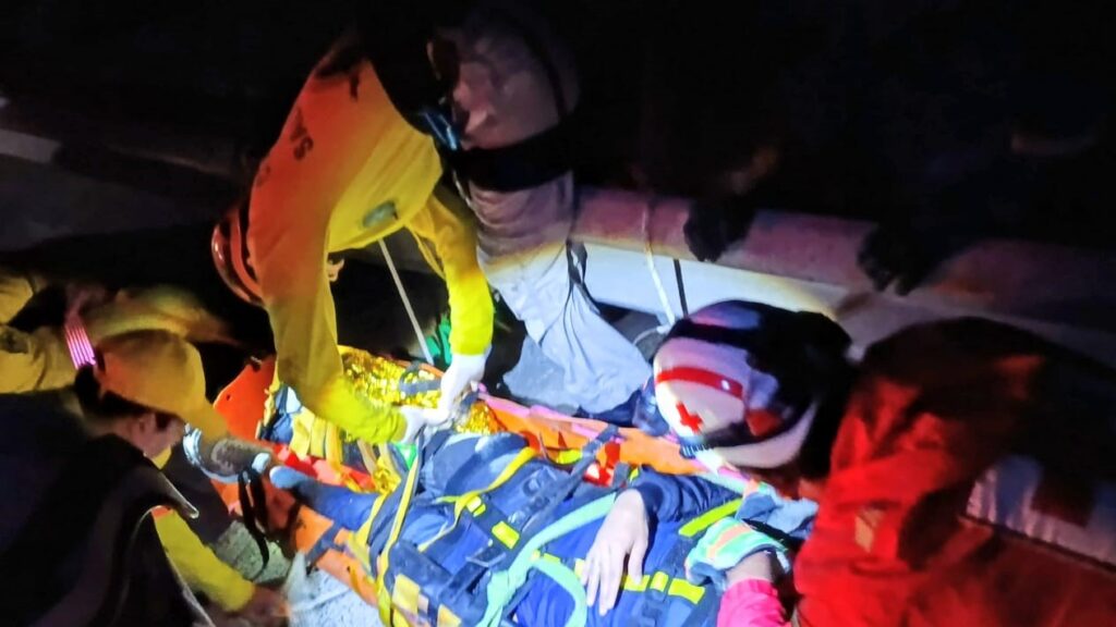 ACCIDENTE DEJA A MOTOCICLISTA Y ACOMPAÑANTE LESIONADOS EN EL PUERTO