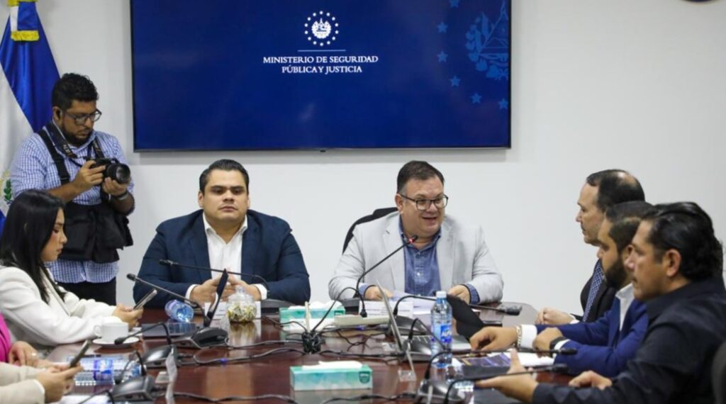 SEGURIDAD Y DEFENSA BRINDAN APORTE A COMISIÓN DE HACIENDA SOBRE DESIGNACIÓN PRESUPUESTARIA