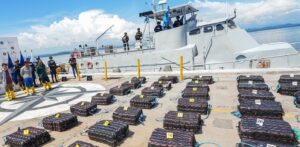 GABINETE DE SEGURIDAD PRESENTA DROGA INCAUTADA EN COSTAS SALVADOREÑAS