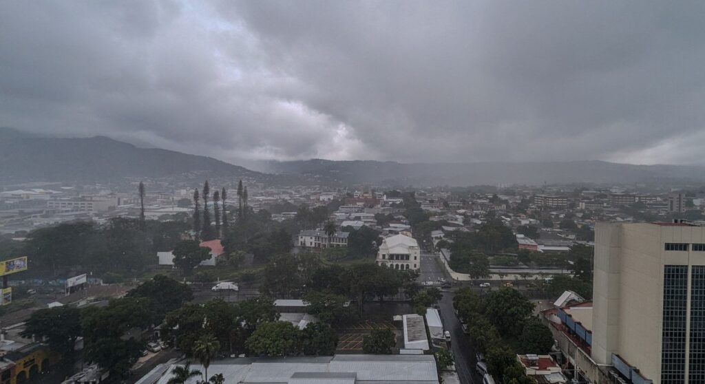 ORIENTE DEL PAÍS EN RIESGO POR DESLIZAMIENTOS MIENTRAS CONTINUARÁN LAS LLUVIAS