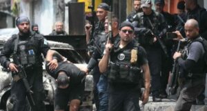 Al menos 64 personas mueren y 100 son detenidas en una operación contra el narcotráfico en Río de Janeiro