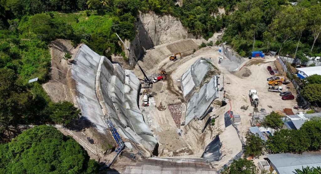 MOP CONTINÚA ELIMINANDO CÁRCAVAS EN SANTA EDUVIGES, SOYAPANGO