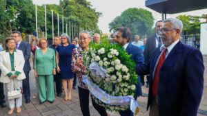 HOMENAJE DE LA UES AL RECTOR MÁRTIR FÉLIX ULLOA, A 45 AÑOS DE SU MUERTE