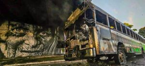 INCENDIO CONSUME BUS DE LA RUTA 79 EN ZONA DE LAS DELICIAS, SANTA TECLA