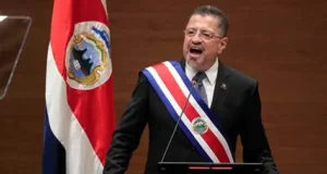 PRESIDENTE DE COSTA RICA ENFRENTA NUEVA SOLICITUD DE DESAFUERO
