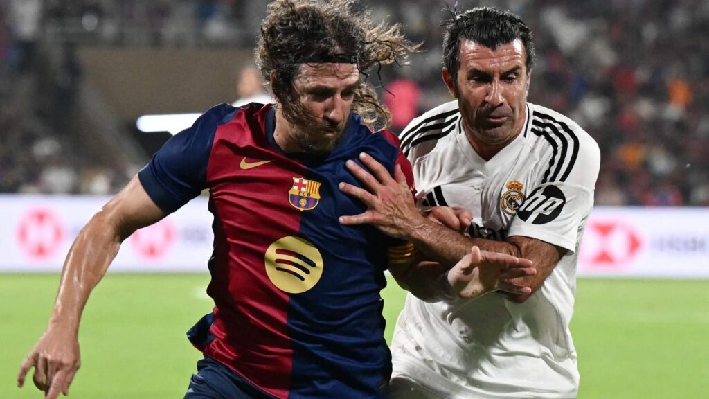 SALVADOREÑOS A LA EXPECTATIVA ANTE PARTIDO DE LAS LEYENDAS DEL REAL MADRID Y BARCELONA