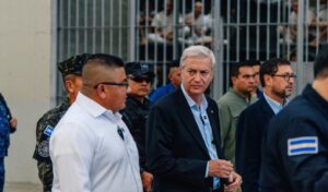 FUTURO PRESIDENTE DE CHILE ELOGIA SISTEMA CARCELARIO SALVADOREÑO