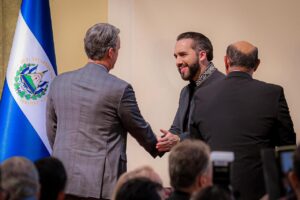 PRESIDENTE BUKELE INSTA A LAS NACIONES TENER UNA «GUÍA DIVINA» PARA EL ÉXITO CONTRA LA DELINCUENCIA