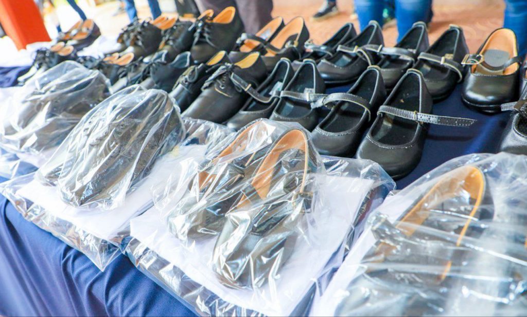 PAQUETE ESCOLAR 2026: RECIBEN MÁS DE 113 MIL PARES DE ZAPATOS PARA ESTUDIANTES