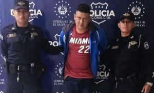 MOTOCICLISTA CON 317° DE ALCOHOL CHOCA CONTRA VEHÍCULO EN SAN MIGUEL