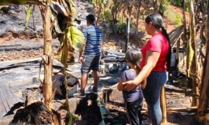 LLAMAS DESTRUYEN HOGAR Y SUSTENTO DE FAMILIA EN MORAZÁN