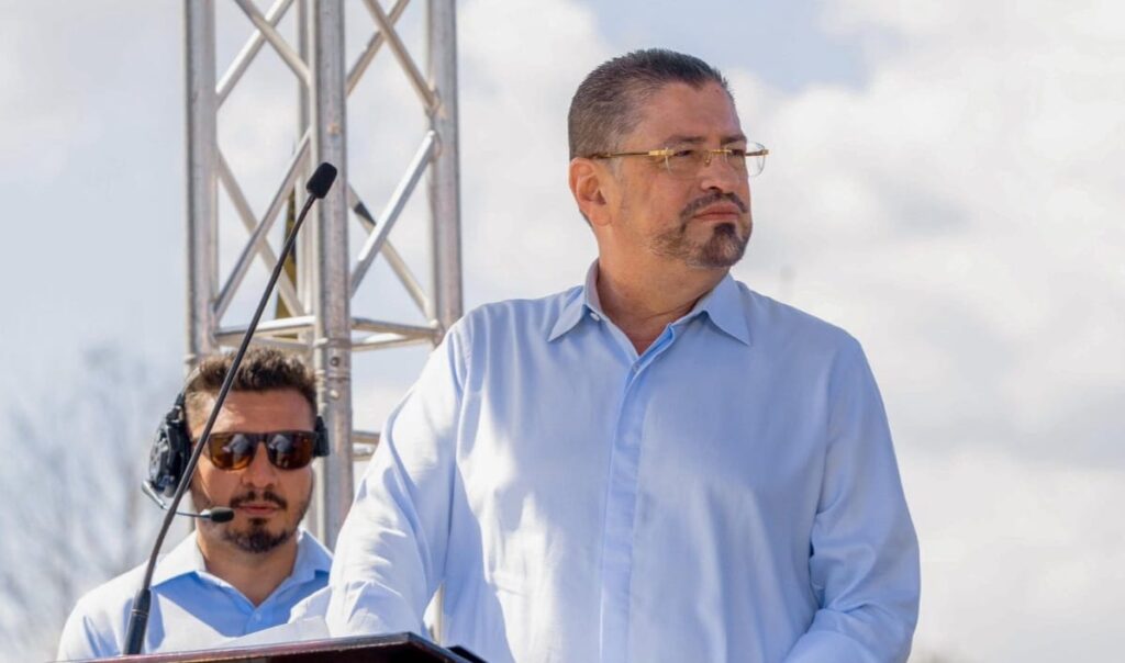 “SOLO LOS TONTOS CREEN TENER LOS REMEDIOS CASEROS» DICE PRESIDENTE DE COSTA RICA SOBRE VISITA DE BUKELE