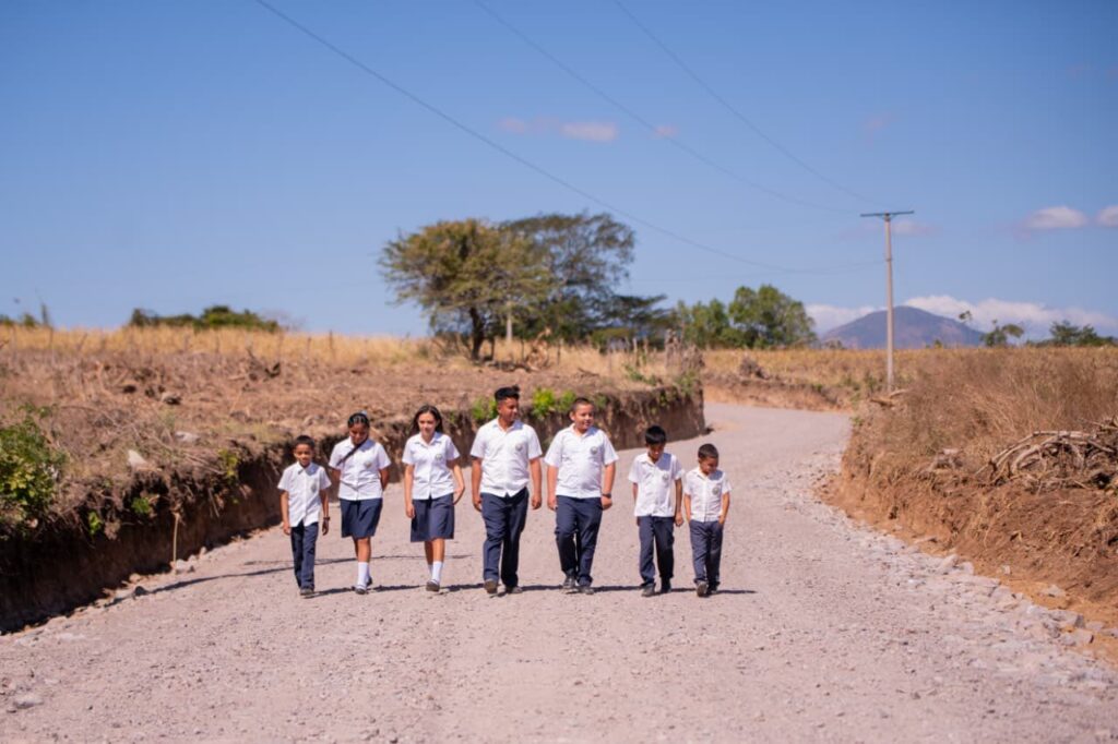 ARRANCA PAVIMENTACIÓN DE CALLE LOS TOLES: 12 KILÓMETROS DE CONECTIVIDAD PARA LAS FAMILIAS