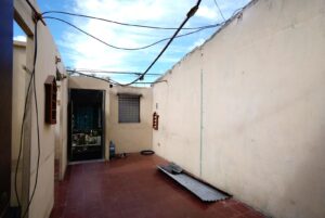 MINISTERIO DE VIVIENDA REPARA TECHOS EN COMUNIDADES COMO VILLA KIWANIS, SOYAPANGO