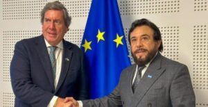 EL SALVADOR IMPULSA ALIANZA ESTRATÉGICA CON EUROPA EN REUNIÓN DE ALTO NIVEL EN BRUSELAS