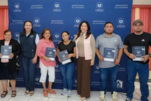 JUSTICIA DESPUÉS DE AÑOS DE ESPERA: FAMILIAS ESTAFADAS RECIBEN SUS ESCRITURAS