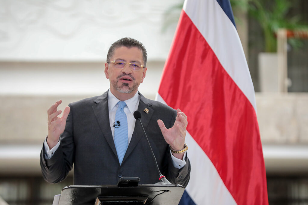 COSTA RICA CIERRA EMBAJADA EN CUBA Y ORDENA A LA HABANA EVACUAR